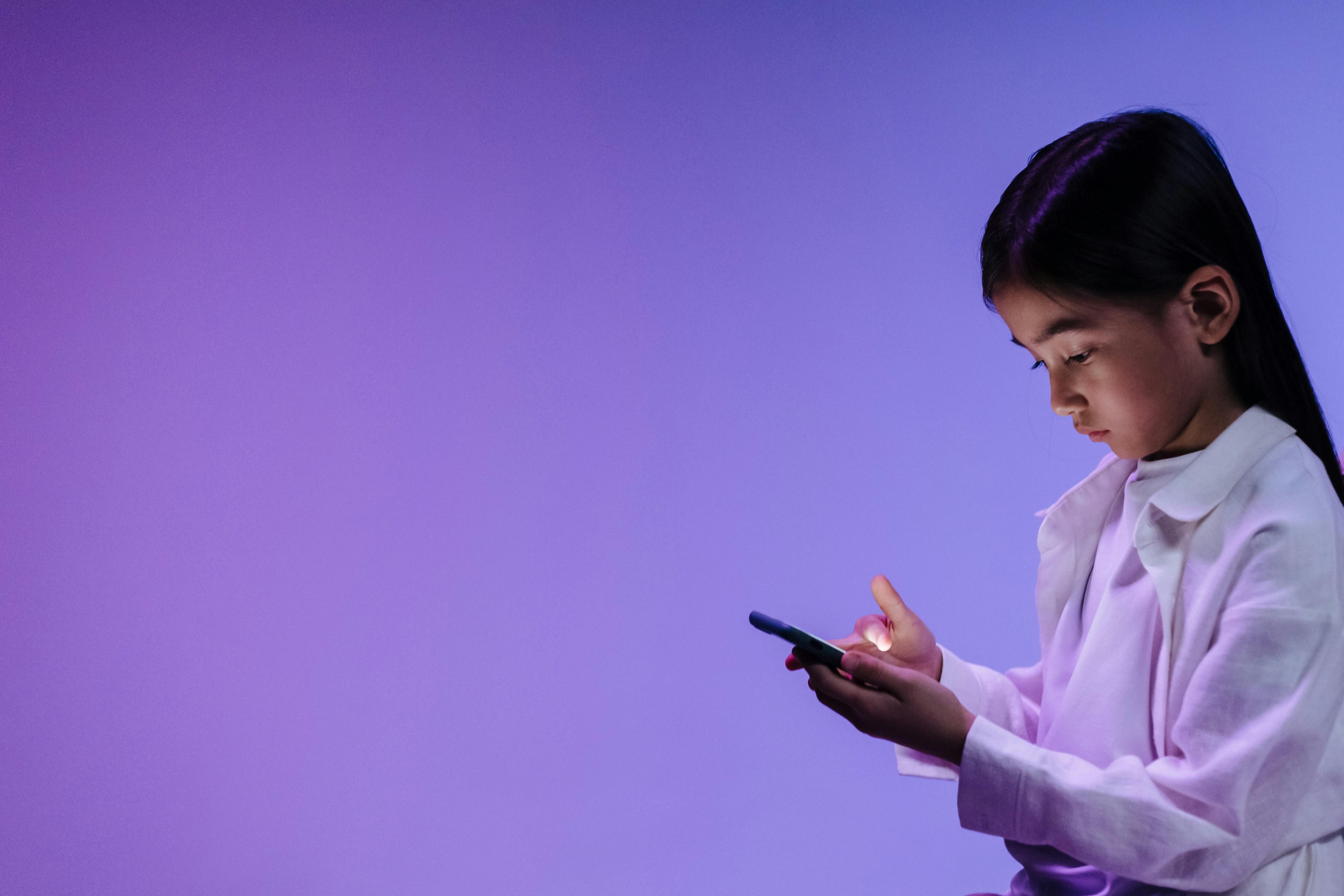 child using a device online